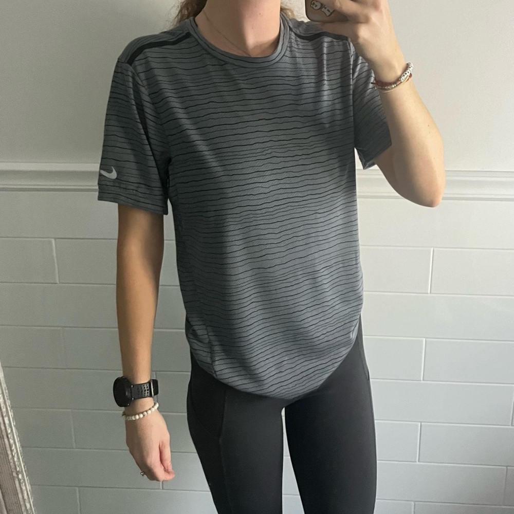 Grey Nike Athletic Short Sleeve Shirt